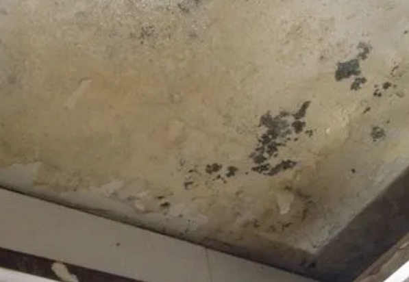 清水阳台漏水维修公司分享下清水卫生间渗水维修需要注意哪些问题。